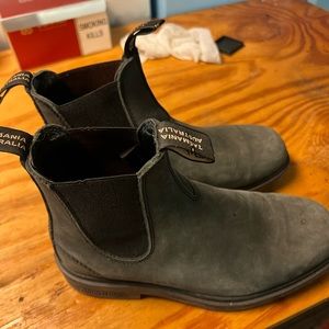 Women blundstones